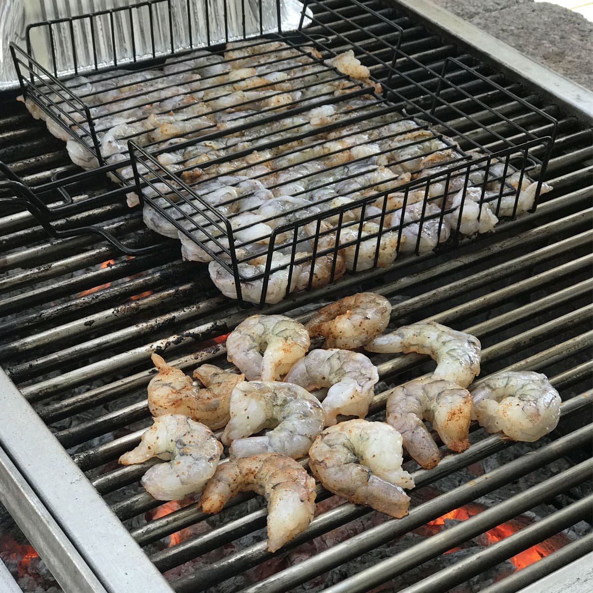 Cooking shrimp on a rod grate