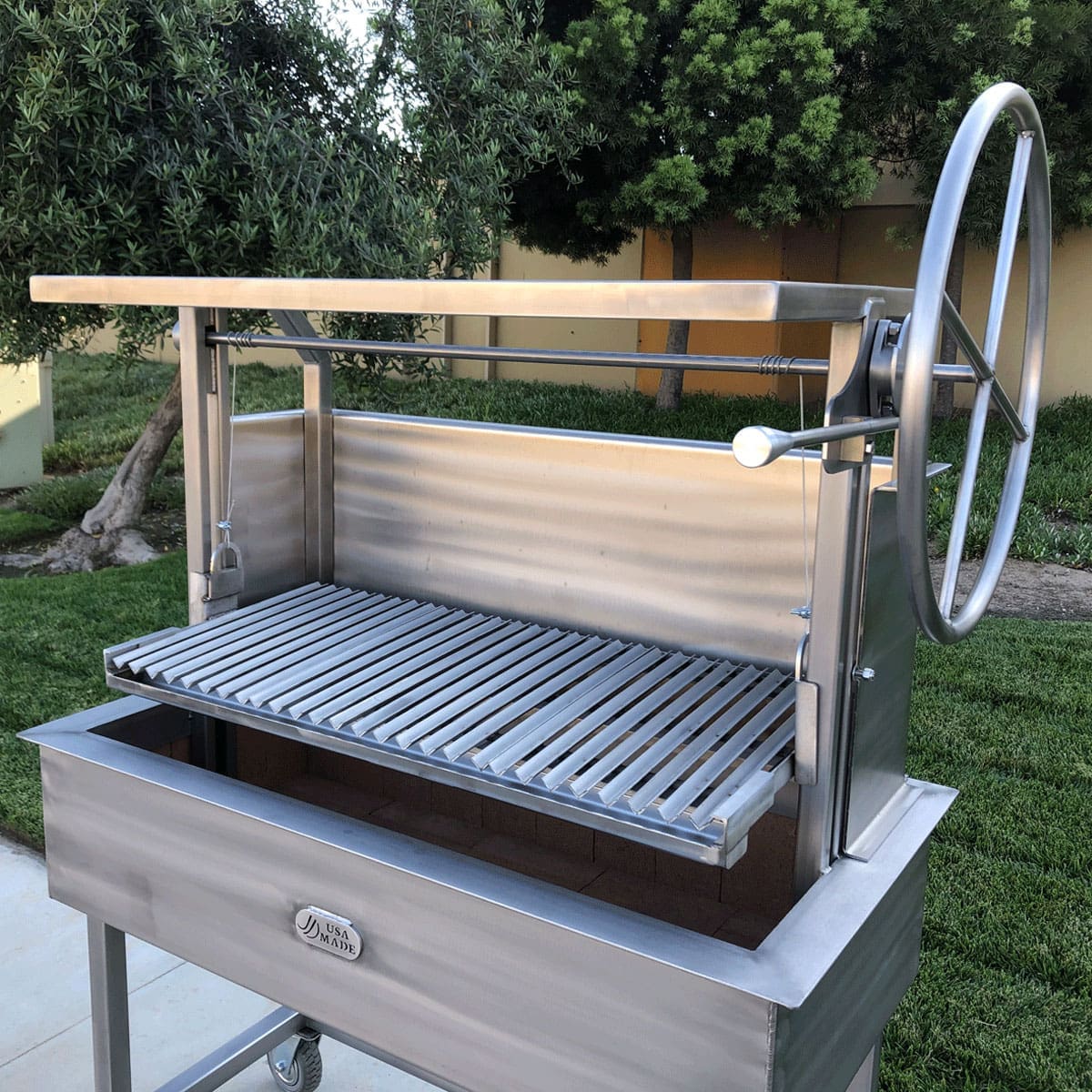 Stainless Santa Maria grill with wind breaker
