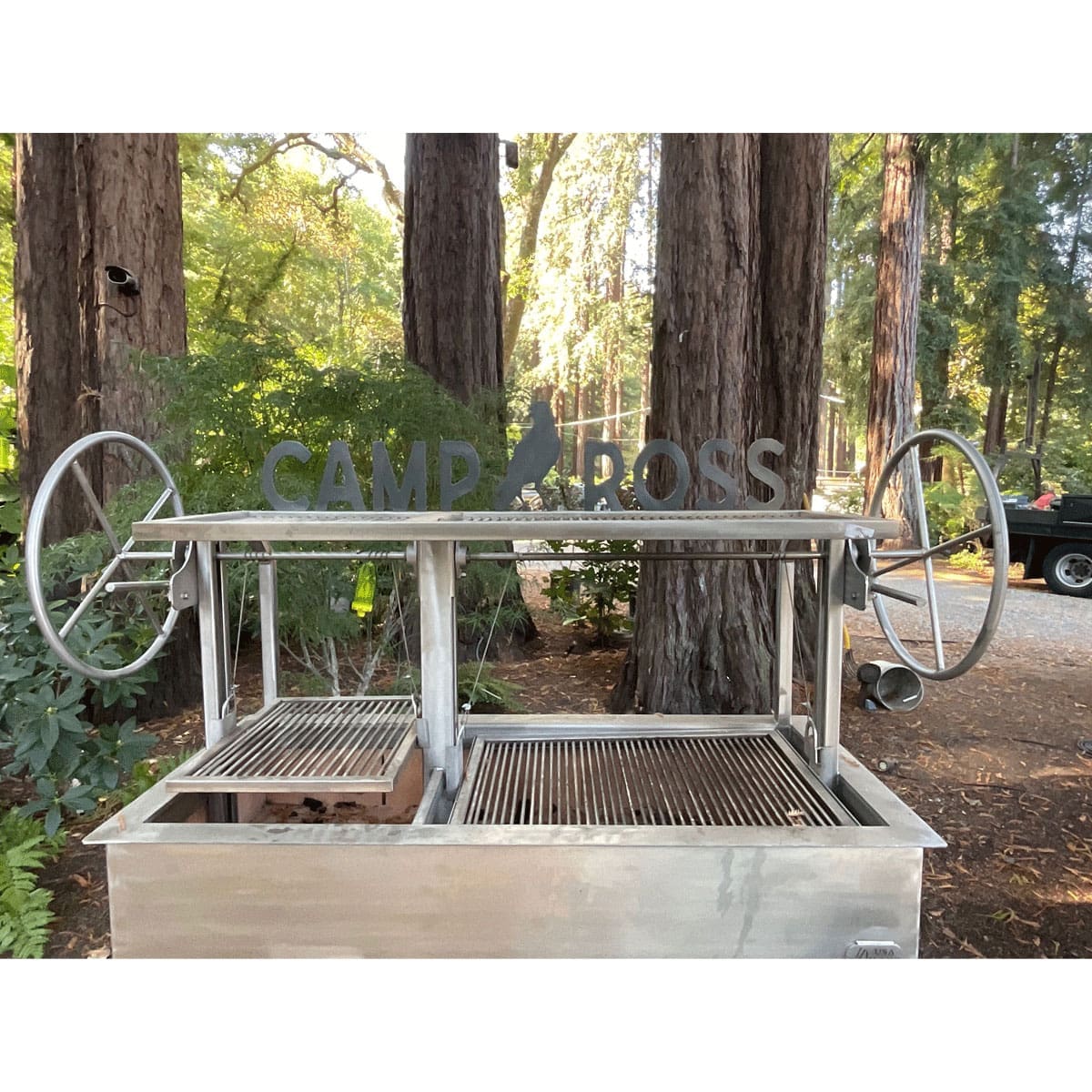 All stainless Argentine grill with two grates and top rack